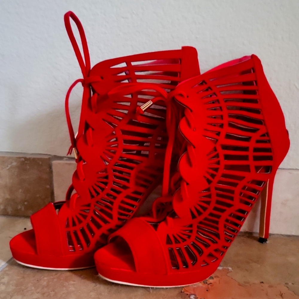 Red sandals with heel